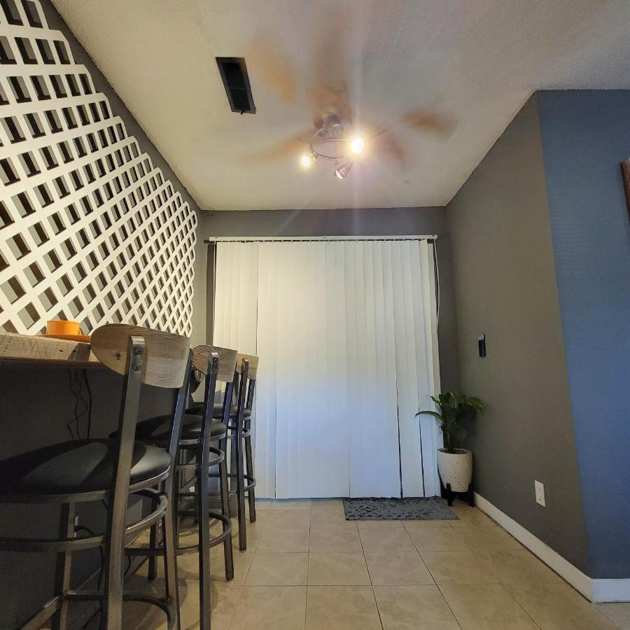 Hi-Tek-Duplex A-Two 75In 4K Led Βίλα Τσάρλεστον Εξωτερικό φωτογραφία
